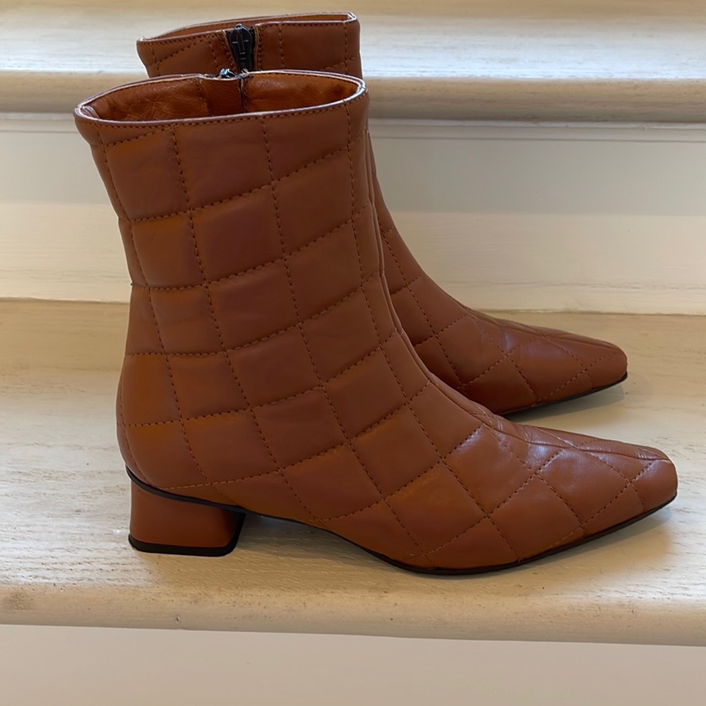 Quilted genuine leather Tan Ankle Boots